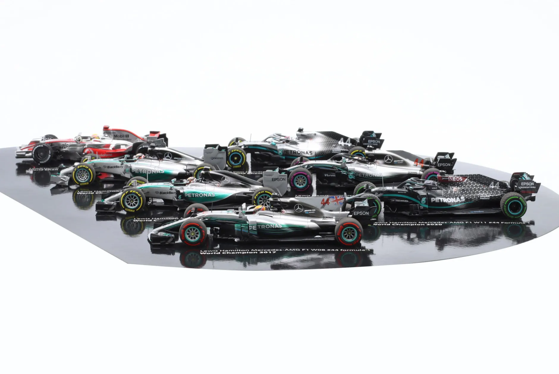 7-Car Set Lewis Hamilton: 7-facher Formel 1 Weltmeister 1:43 Minichamps