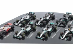 7-Car Set Lewis Hamilton: 7-facher Formel 1 Weltmeister 1:43 Minichamps