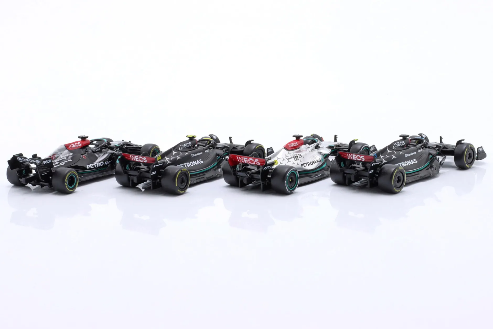 4-Car Set Mercedes Hamilton / Russell Formel 1 2021-2023 1:43 Bburago