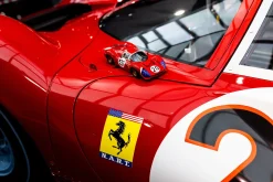 3-Car Set: OM Fiat 150 Rolfo Renntransporter mit 2x Ferrari 330 P3 1:18 WERK83