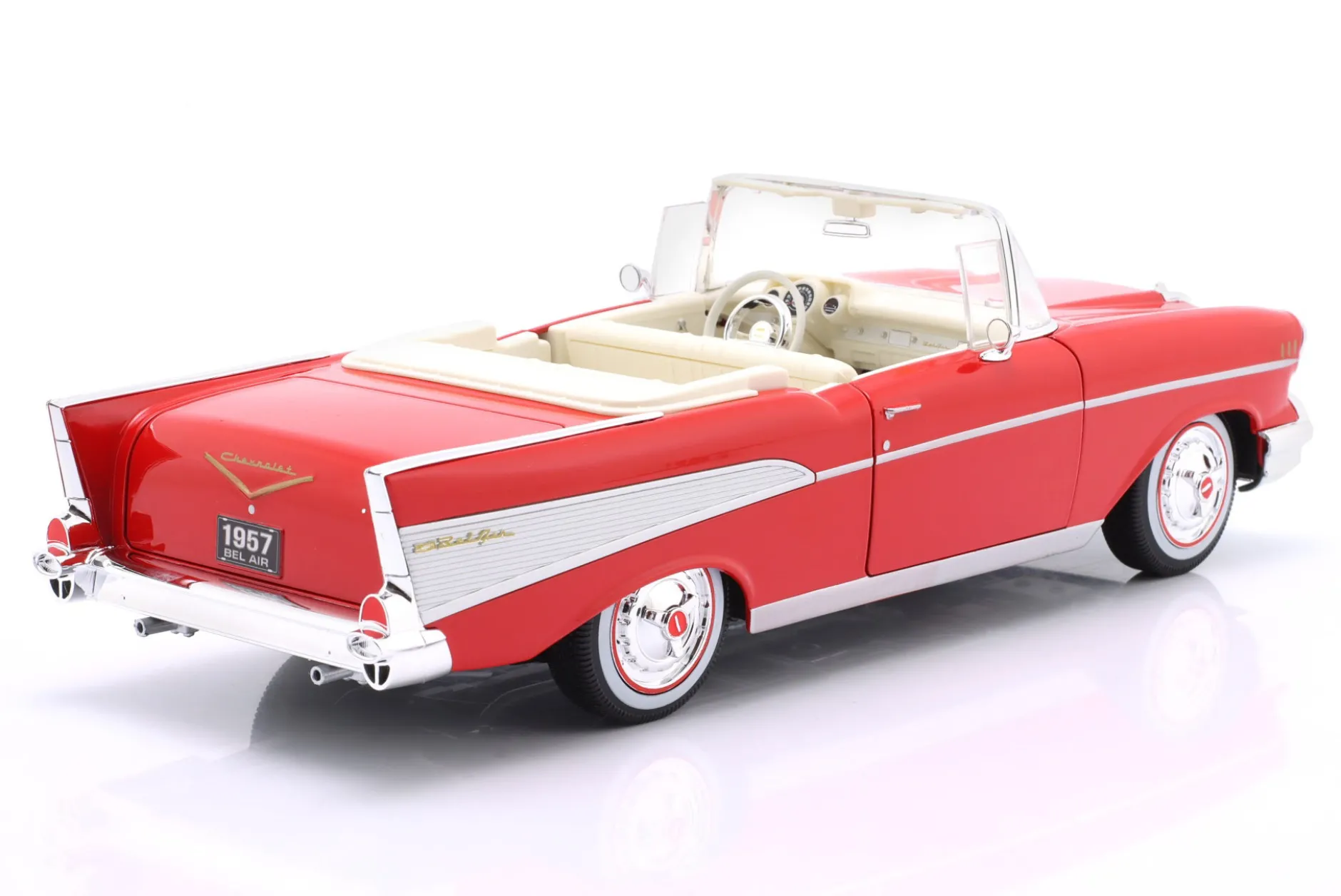 Chevrolet Bel Air Convertible Baujahr 1957 rot 1:18 Maisto