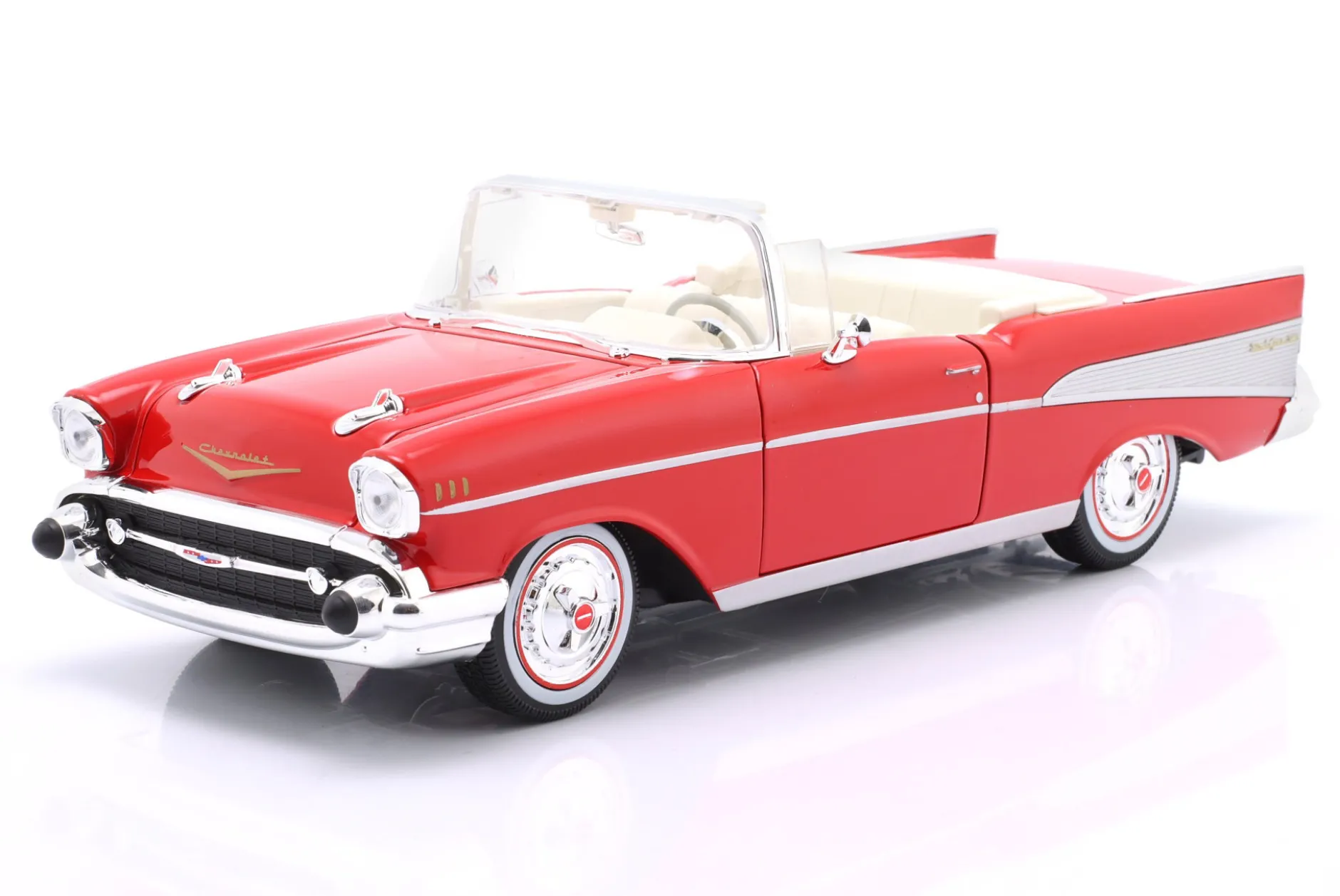 Chevrolet Bel Air Convertible Baujahr 1957 rot 1:18 Maisto