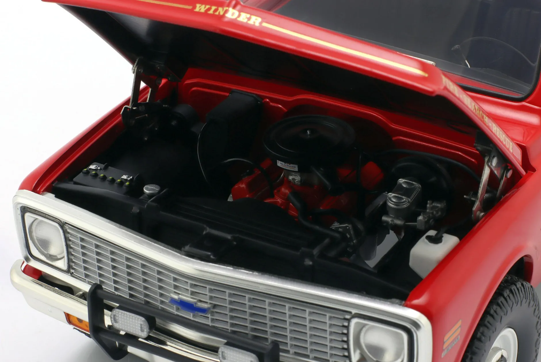 Chevrolet Blazer K/5 The Chief Baujahr 1972 rot 1:18 GMP
