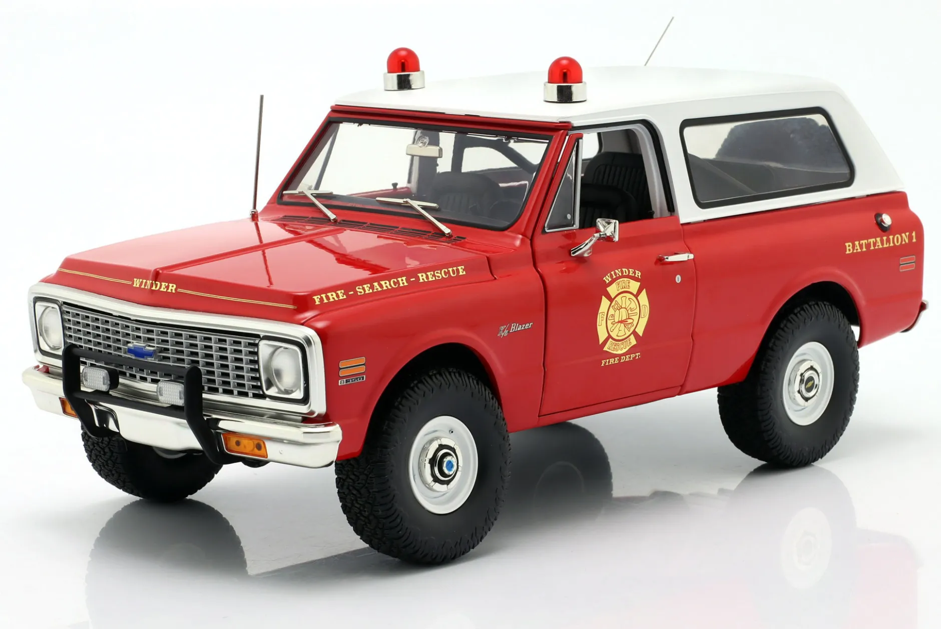 Chevrolet Blazer K/5 The Chief Baujahr 1972 rot 1:18 GMP