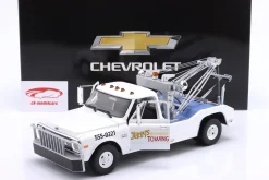 Chevrolet C-30 Abschleppwagen Jerry's Automotive Towing 1969 weiß 1:18 Greenlight