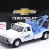 Chevrolet C-30 Abschleppwagen Roscoe Tow Service 1969 weiß / blau 1:18 Greenlight
