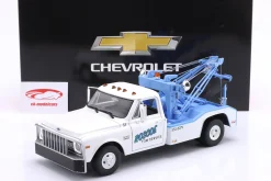 Chevrolet C-30 Abschleppwagen Roscoe Tow Service 1969 weiß / blau 1:18 Greenlight