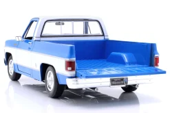 Chevrolet C10 Cheyenne Super Pick-Up Baujahr 1974 blau / weiß 1:18 Maisto