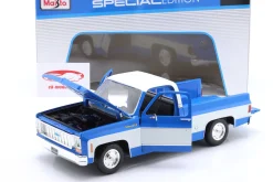 Chevrolet C10 Cheyenne Super Pick-Up Baujahr 1974 blau / weiß 1:18 Maisto