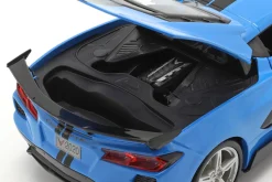 Chevrolet Corvette Stingray Coupe Baujahr 2020 blau / schwarz 1:18 Maisto
