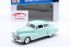 Chevrolet Fleetline Aerosedan Baujahr 1948 hellgrün 1:24 Maisto