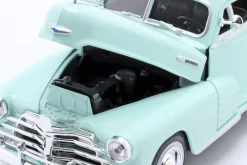 Chevrolet Fleetline Aerosedan Baujahr 1948 hellgrün 1:24 Maisto