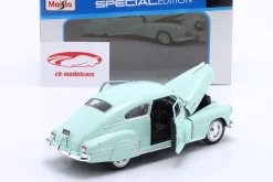 Chevrolet Fleetline Aerosedan Baujahr 1948 hellgrün 1:24 Maisto