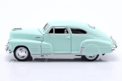 Chevrolet Fleetline Aerosedan Baujahr 1948 hellgrün 1:24 Maisto