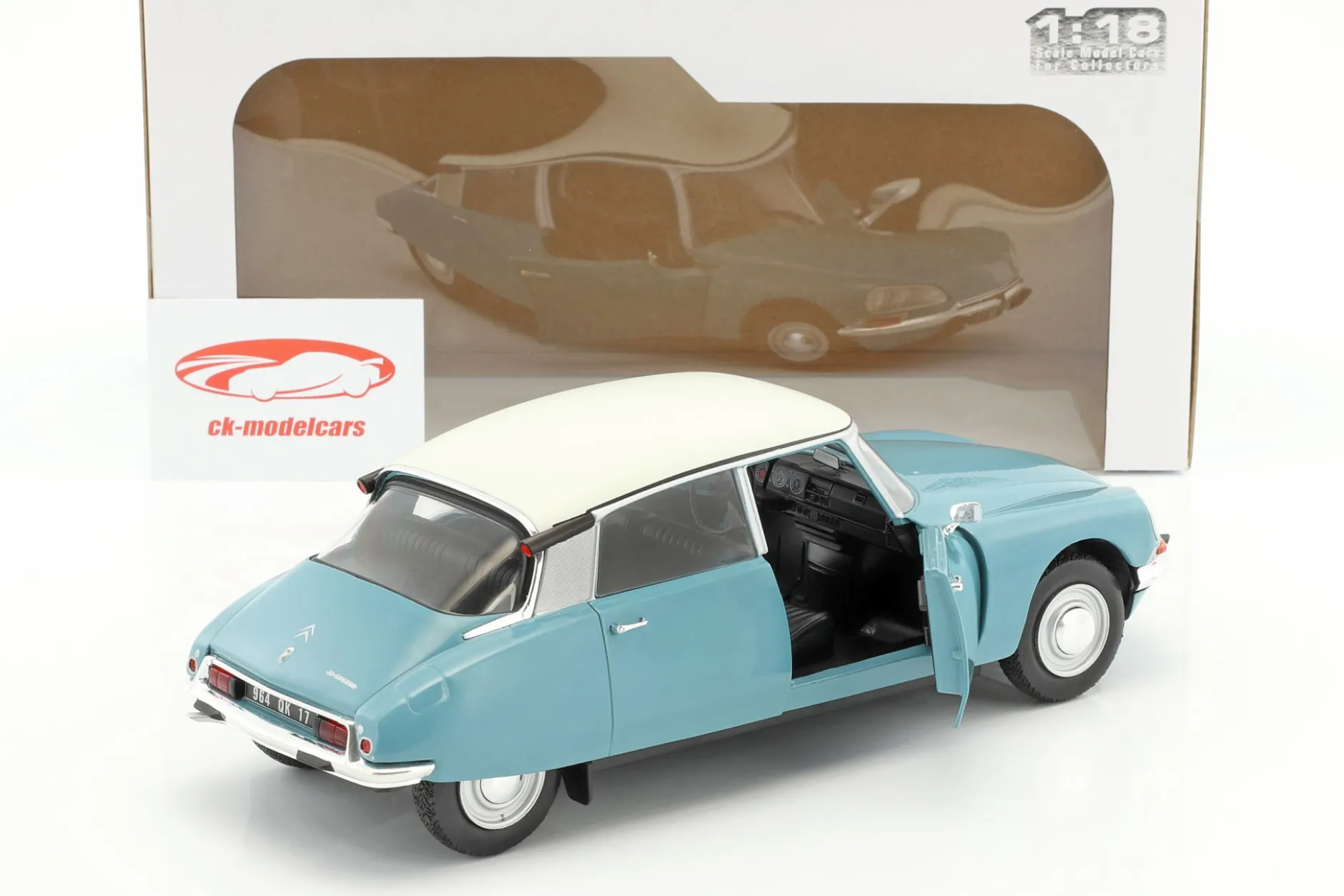 Citroen DS Special Baujahr 1972 hellblau / weiß 1:18 Solido