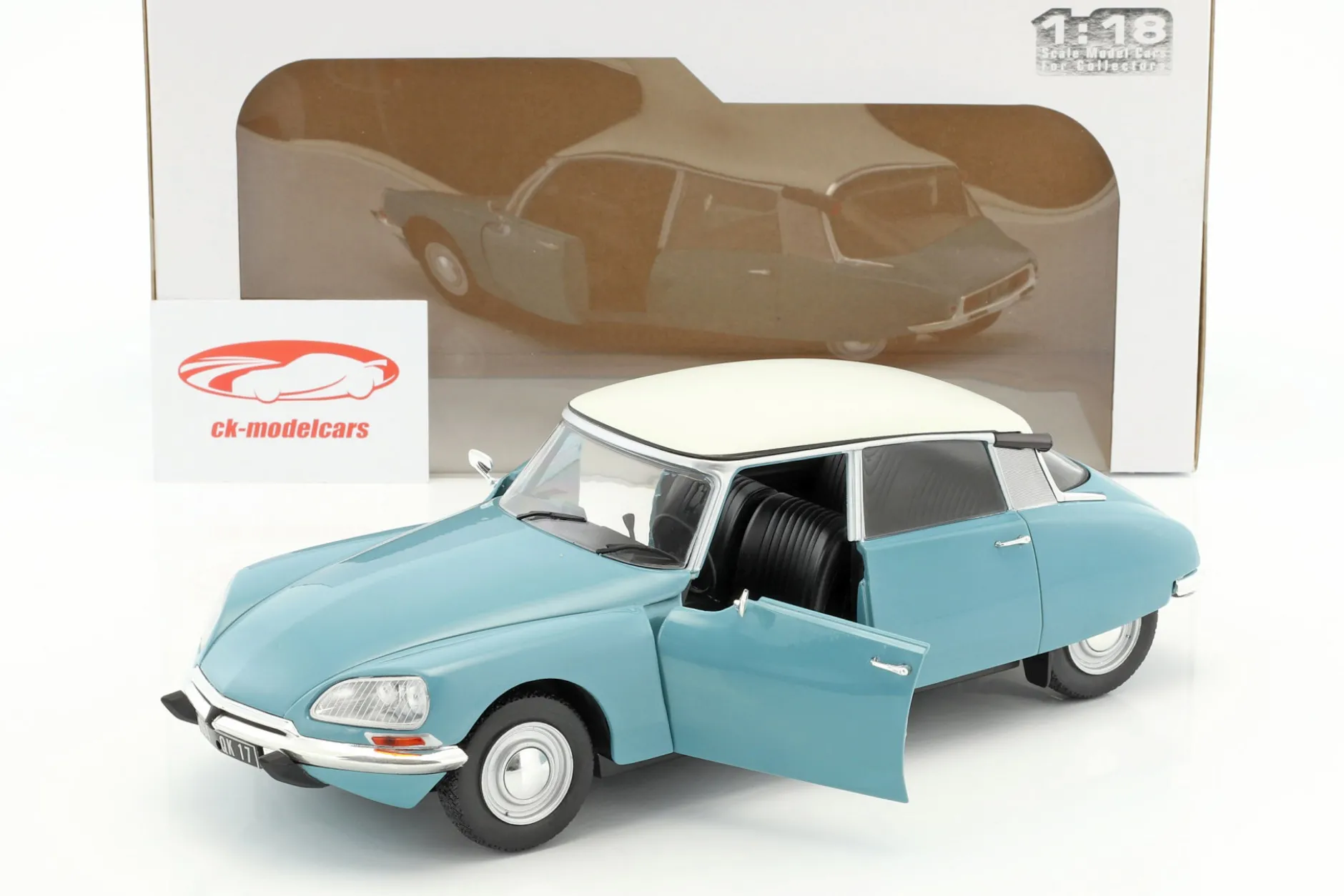 Citroen DS Special Baujahr 1972 hellblau / weiß 1:18 Solido