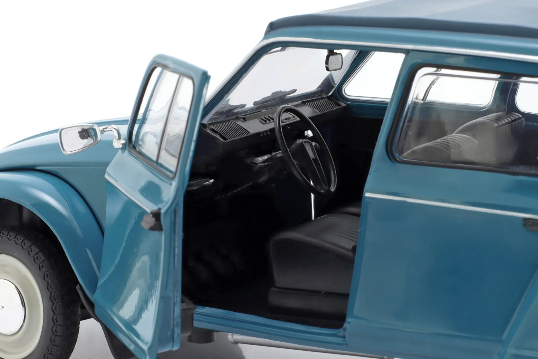 Citroen Dyane 6 Baujahr 1967 blau 1:18 Solido