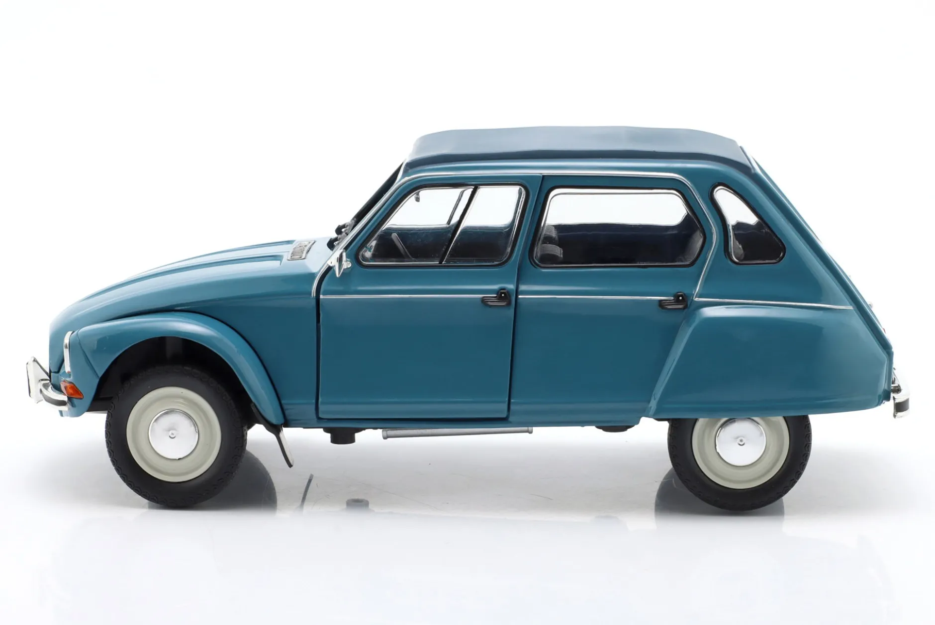 Citroen Dyane 6 Baujahr 1967 blau 1:18 Solido