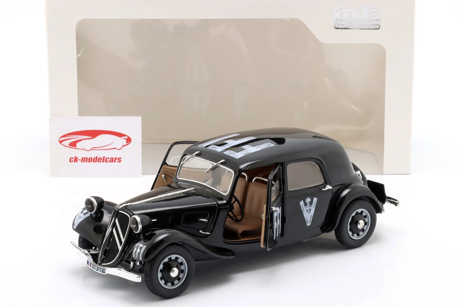 Citroen Traction 7 FFI 1944 schwarz 1:18 Solido
