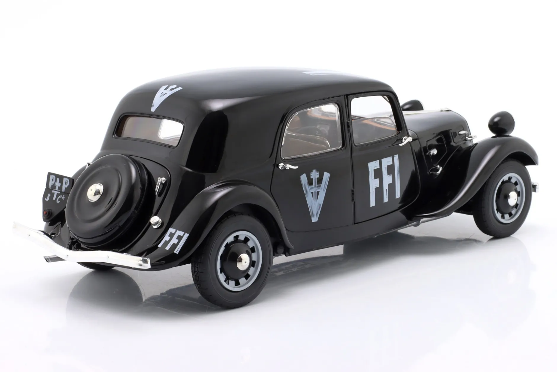 Citroen Traction 7 FFI 1944 schwarz 1:18 Solido