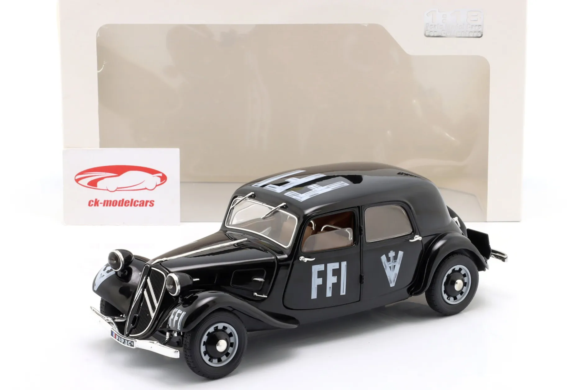 Citroen Traction 7 FFI 1944 schwarz 1:18 Solido
