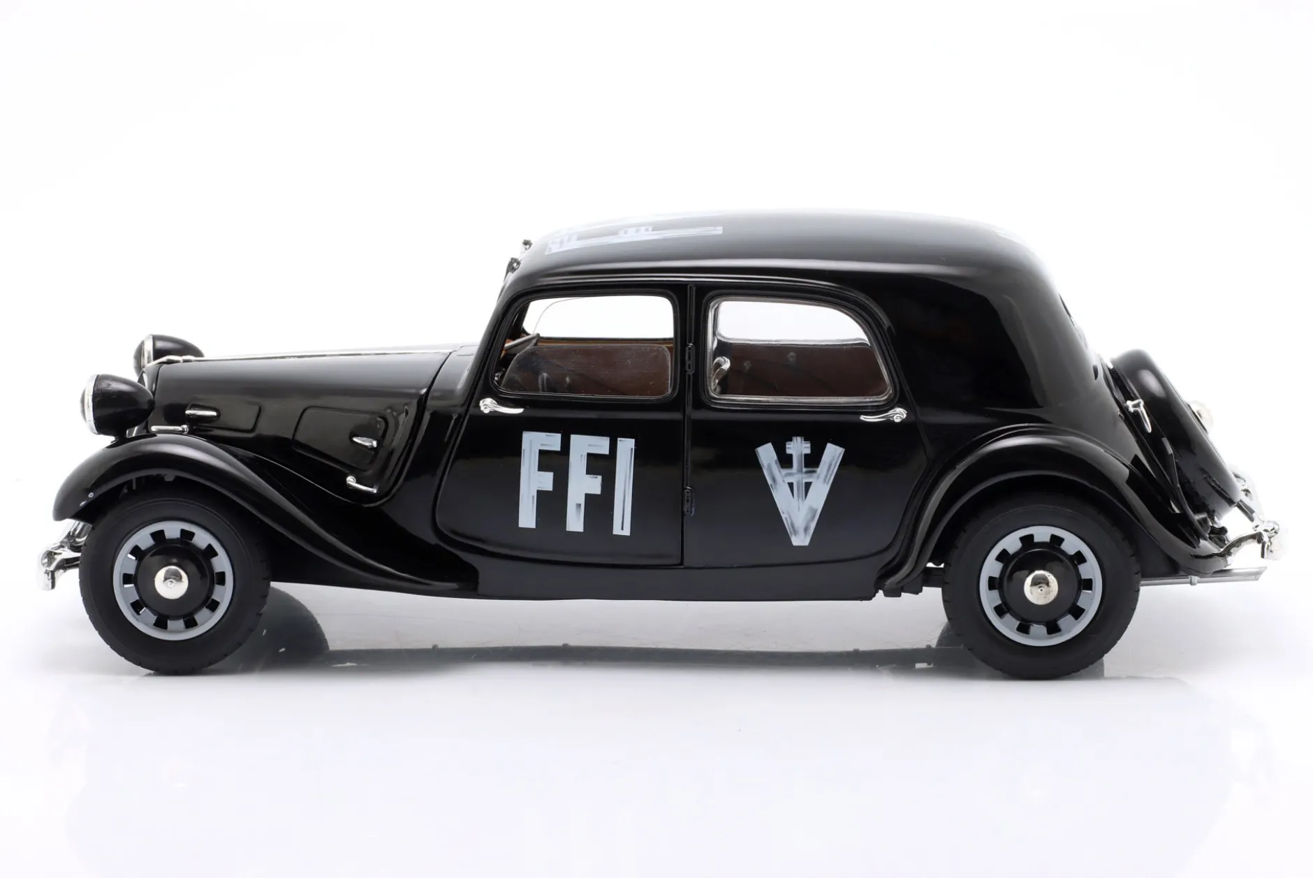 Citroen Traction 7 FFI 1944 schwarz 1:18 Solido
