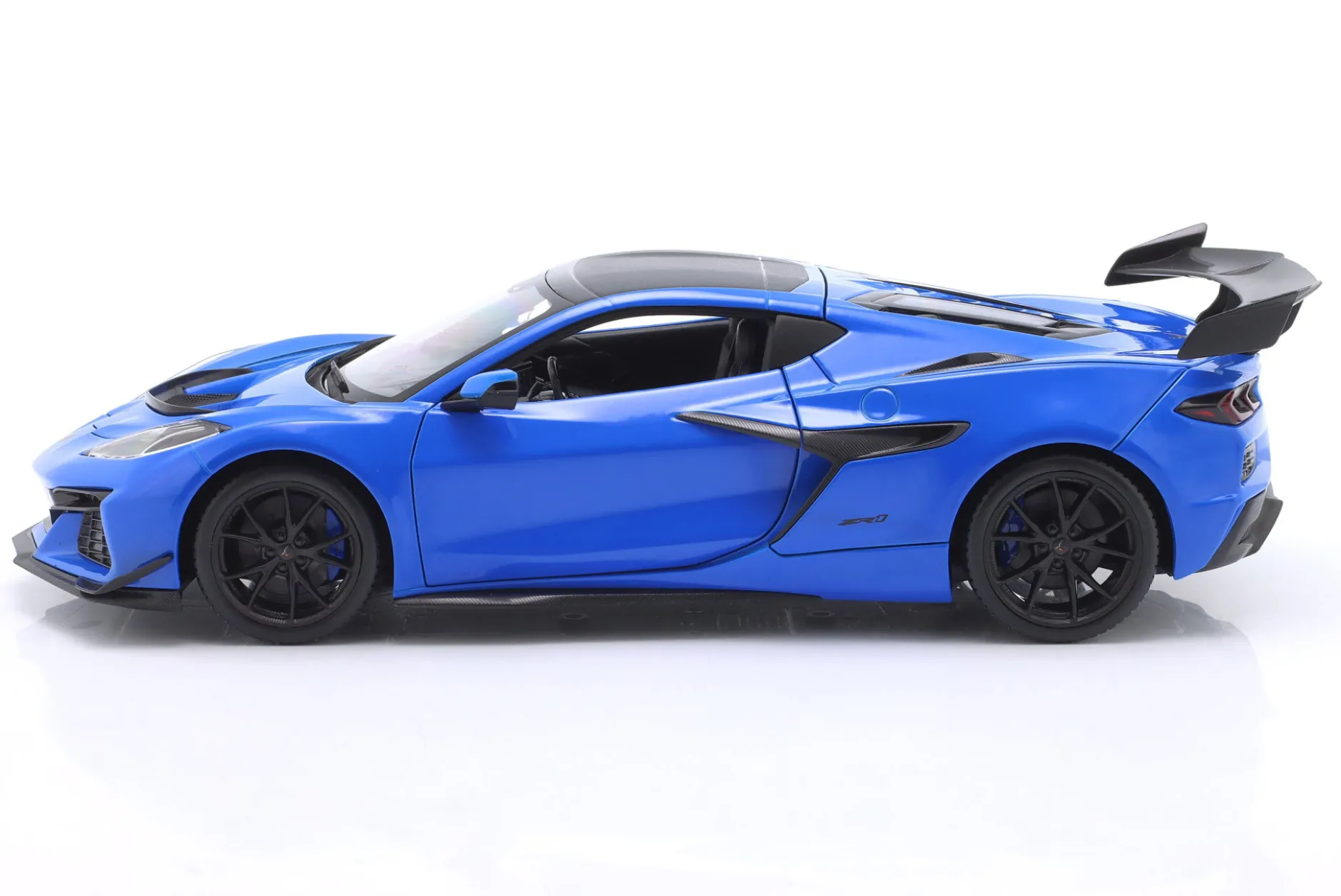 Corvette ZR1 (C8) Coupe Baujahr 2026 Riptide blau metallic 1:18 Maisto