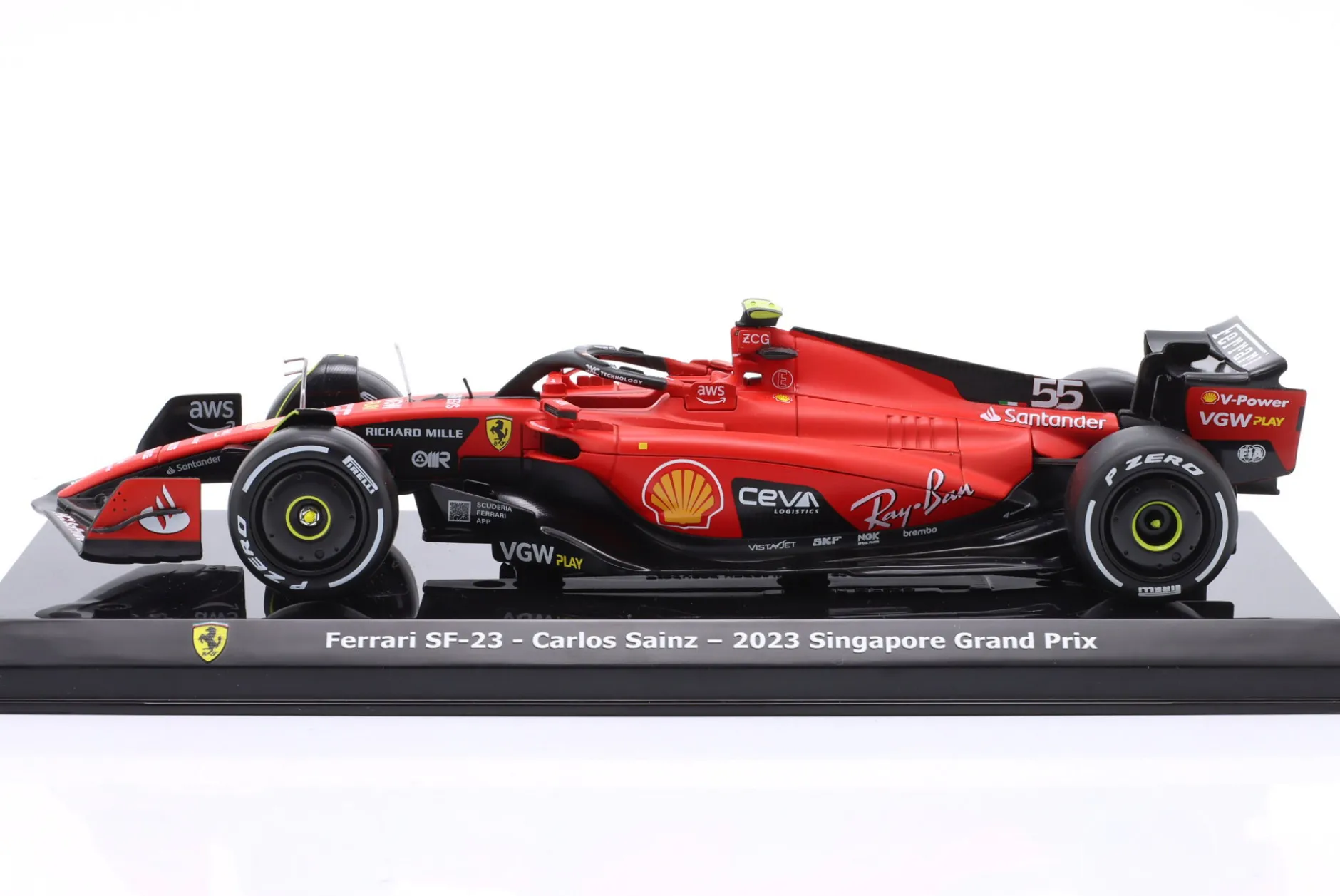 C. Sainz Ferrari SF-23 #55 Sieger Singapur GP Formel 1 2023 1:24 Premium Collectibles