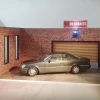 Diorama-Bausatz Backstein Garagen Set beiges Rolltor 1:18 Dioramatoys