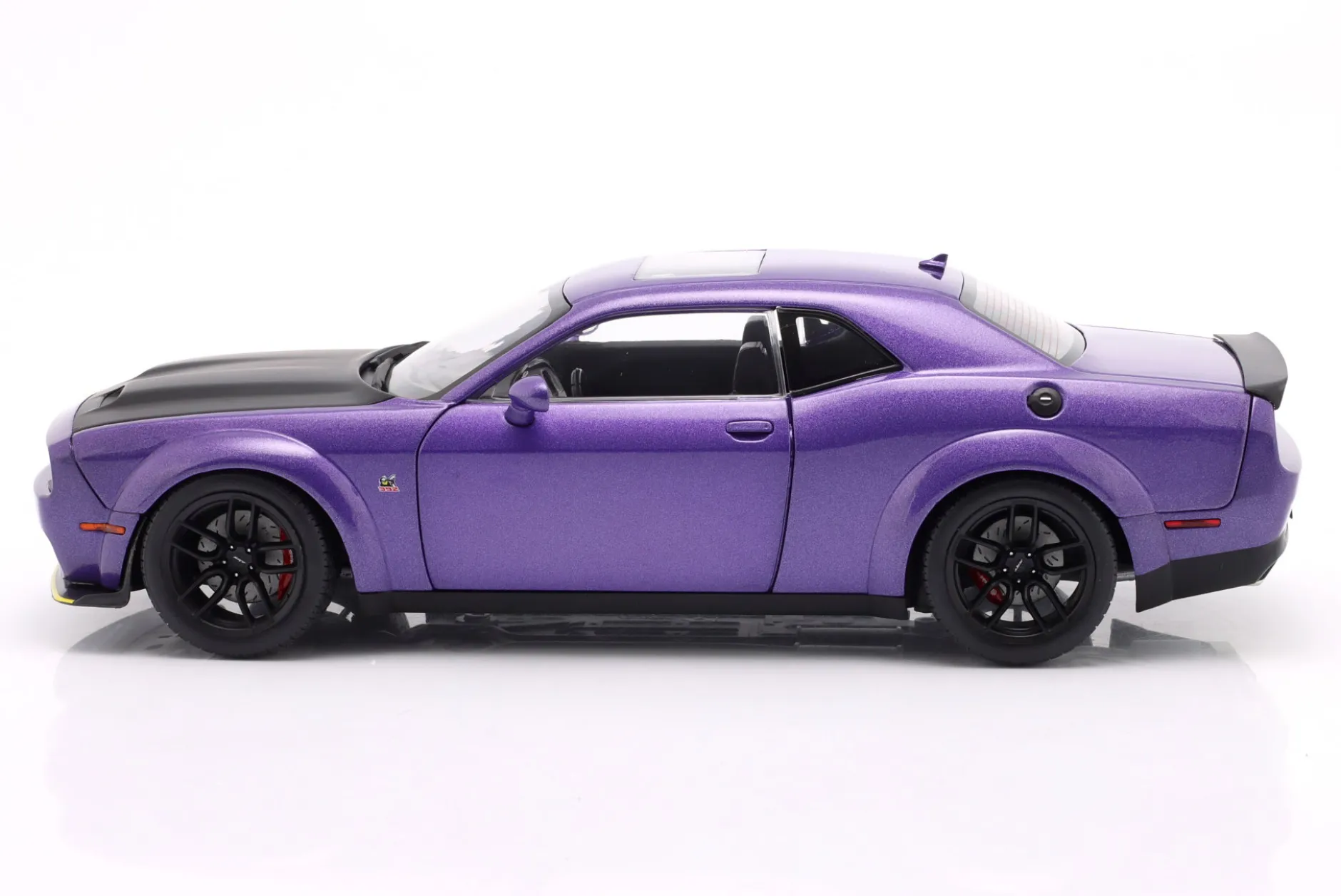 Dodge Challenger SRT Hellcat Widebody 2023 lila 1:18 Solido