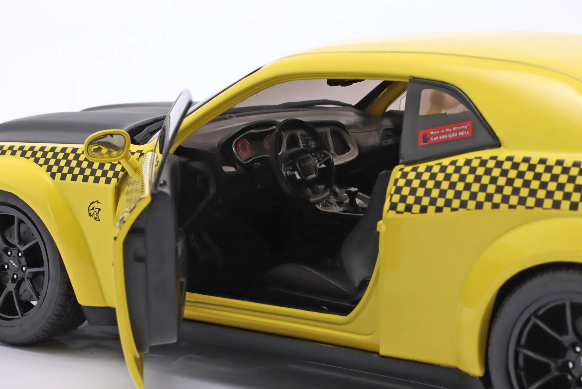 Dodge Challenger SRT Hellcat Redeye Widebody New York Hellcab 2023 1:18 Solido