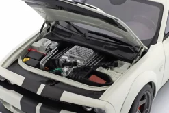 Dodge Challenger SRT Super Stock Baujahr 2023 weiß / karbon 1:18 AUTOart