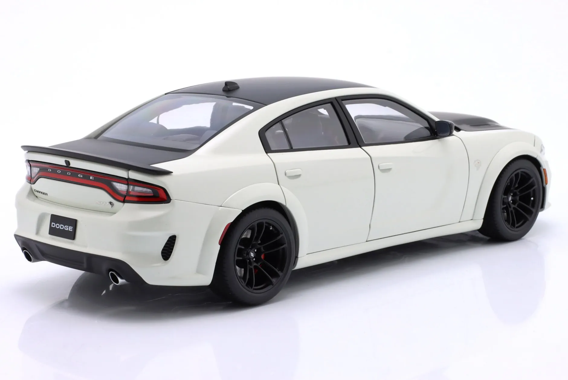 Dodge Charger SRT Hellcat Redeye Jailbreak weiß 1:18 AUTOart