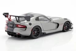Dodge Viper ACR Baujahr 2017 billet silber metallic / schwarz / rot 1:18 AUTOart