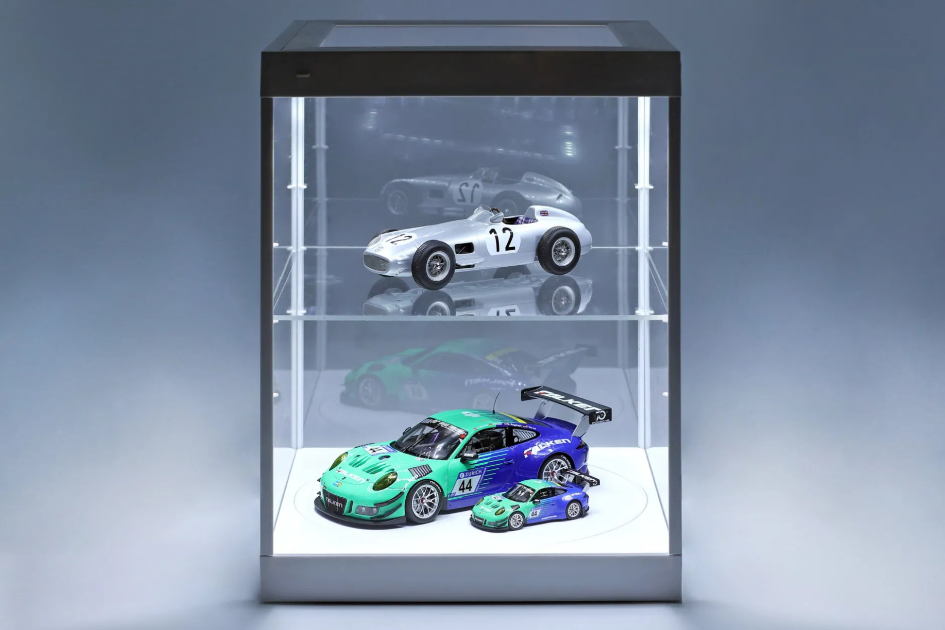 Einzelvitrine mit LED-Beleuchtung und Drehteller für Modellautos im Maßstab 1:18 weiß Triple9