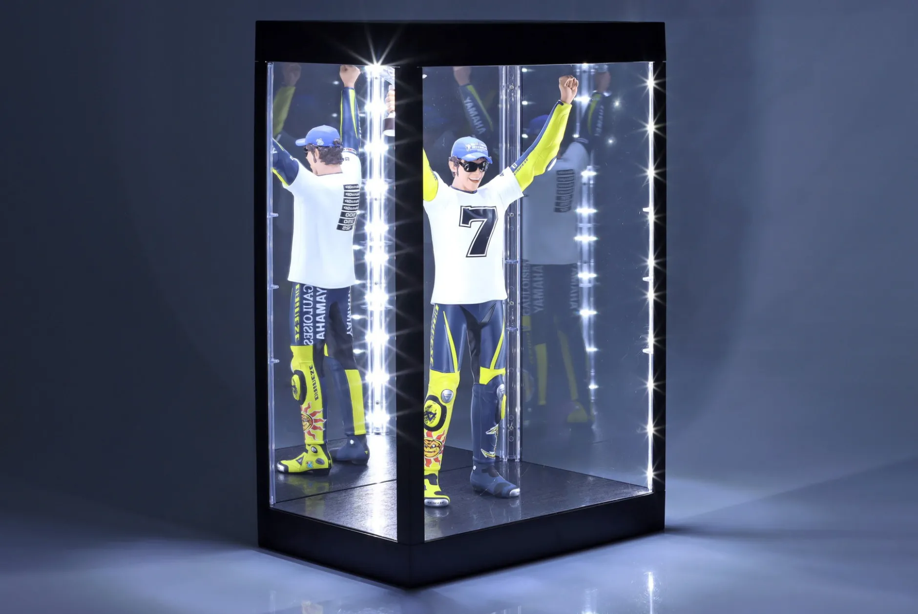 Einzelvitrine mit LED-Beleuchtung und Spiegel für Figuren Maßstab 1:6 schwarz Triple9