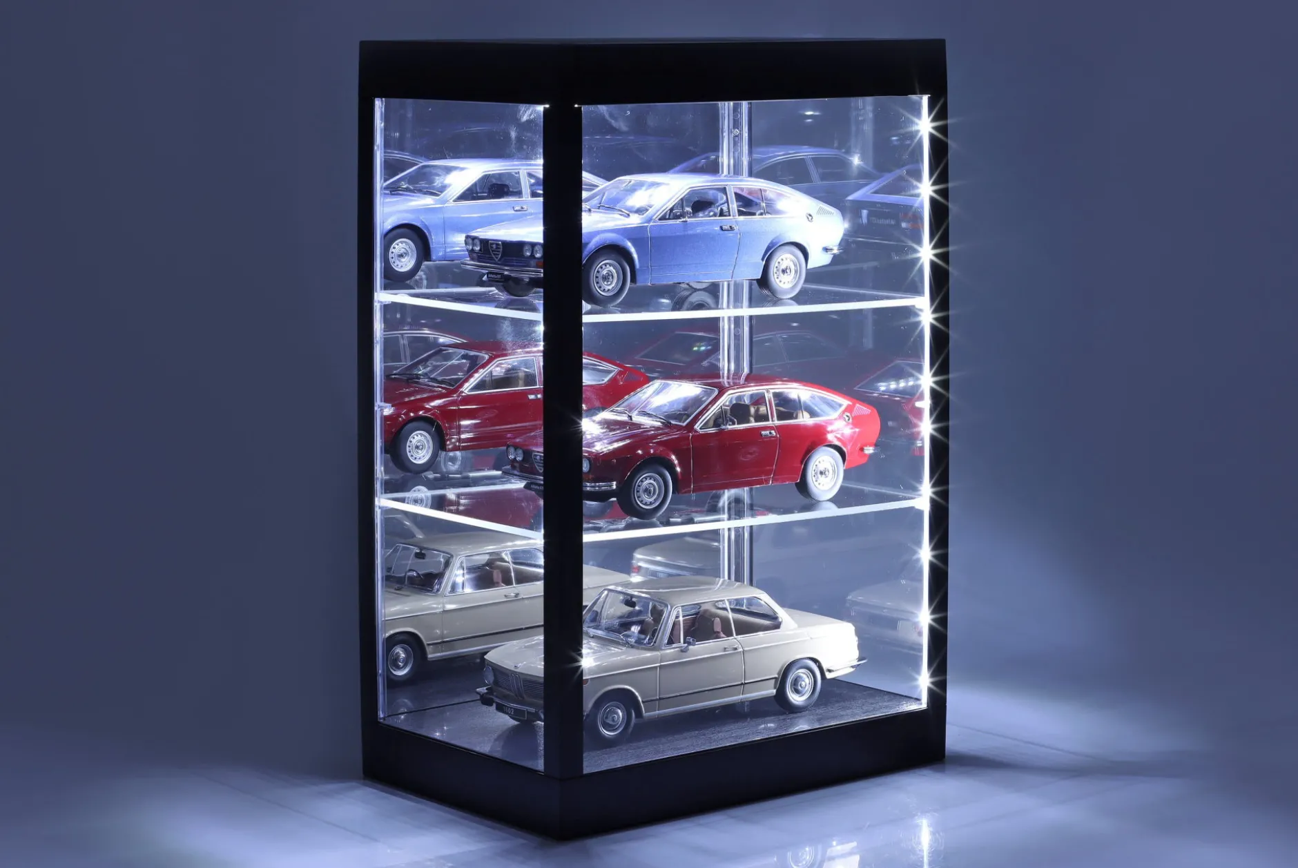 Einzelvitrine mit LED-Beleuchtung und Spiegel für Maßstab 1:18, 1:24, 1:43 schwarz Triple9