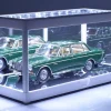 Einzelvitrine weiß mit LED-Beleuchtung und Spiegel für Maßstab 1:18 Triple9