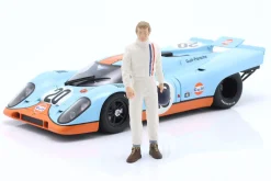 70er Jahre Rennfahrerfigur mit Helm in der Hand 1:18 FigurenManufaktur