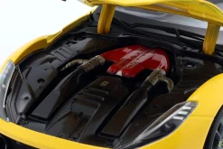 Ferrari 812 Competizione Baujahr 2021 gelb 1:18 Bburago