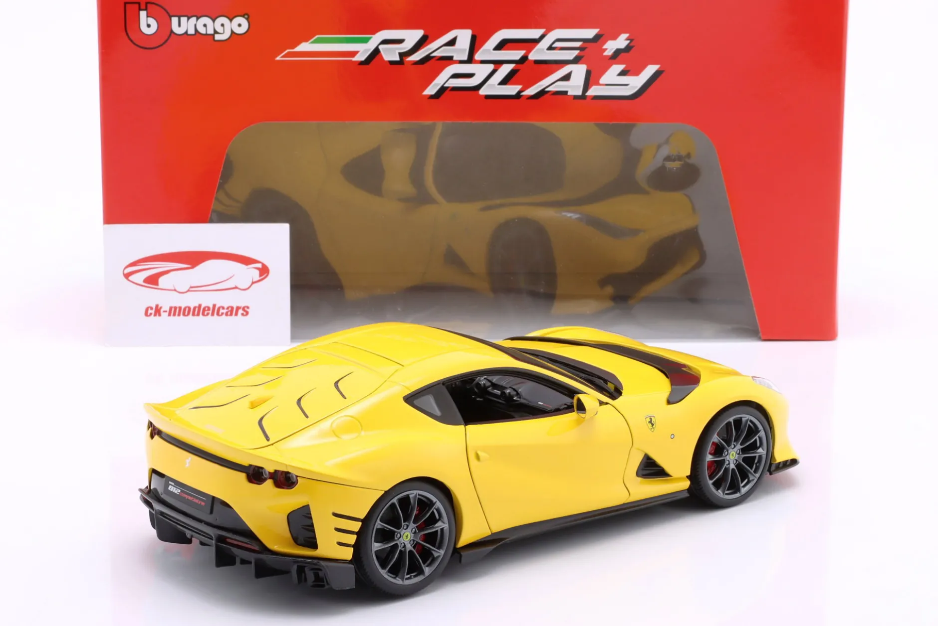Ferrari 812 Competizione Baujahr 2021 gelb 1:18 Bburago