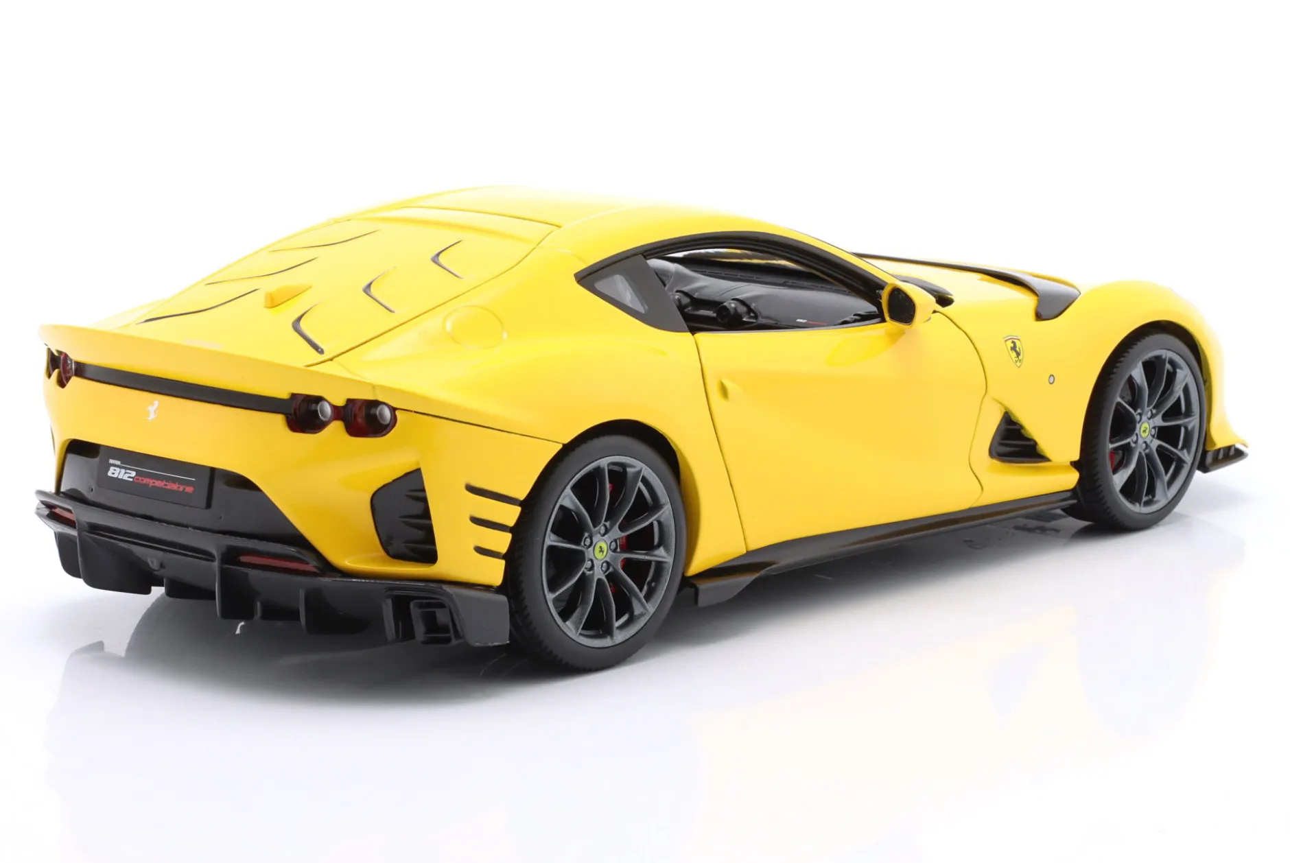 Ferrari 812 Competizione Baujahr 2021 gelb 1:18 Bburago