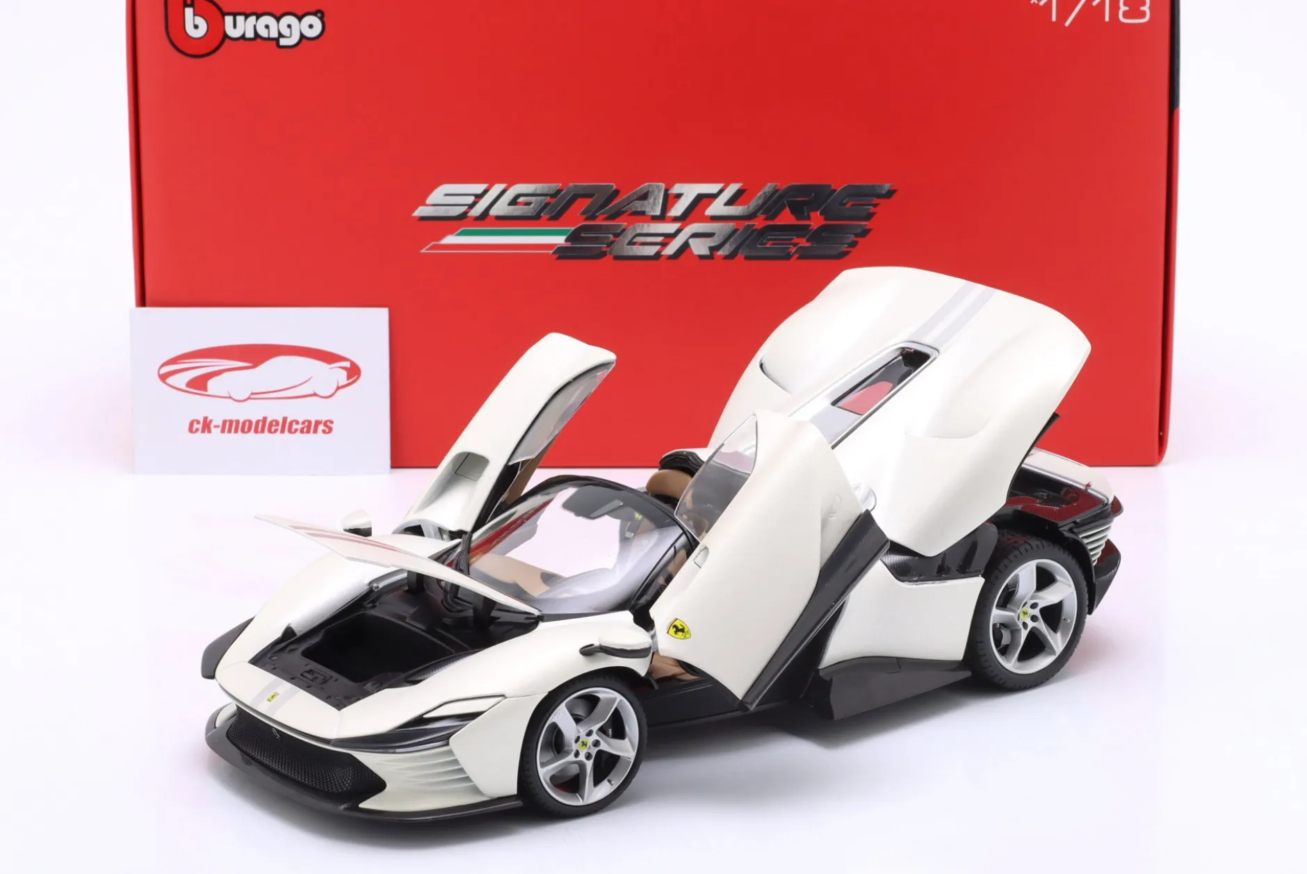 Ferrari Daytona SP3 Closed Top 2022 weiß 1:18 Bburago Signature