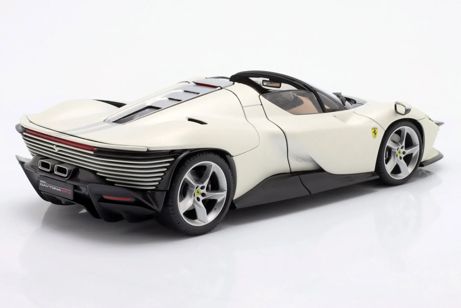 Ferrari Daytona SP3 Closed Top 2022 weiß 1:18 Bburago Signature