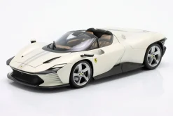 Ferrari Daytona SP3 Closed Top 2022 weiß 1:18 Bburago Signature