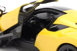 Ferrari F80 Baujahr 2024 tristrato gelb 1:18 Bburago Signature