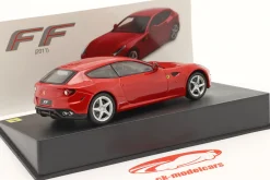 Ferrari FF Baujahr 2011 mit Vitrine rot 1:43 Altaya