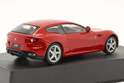Ferrari FF Baujahr 2011 mit Vitrine rot 1:43 Altaya