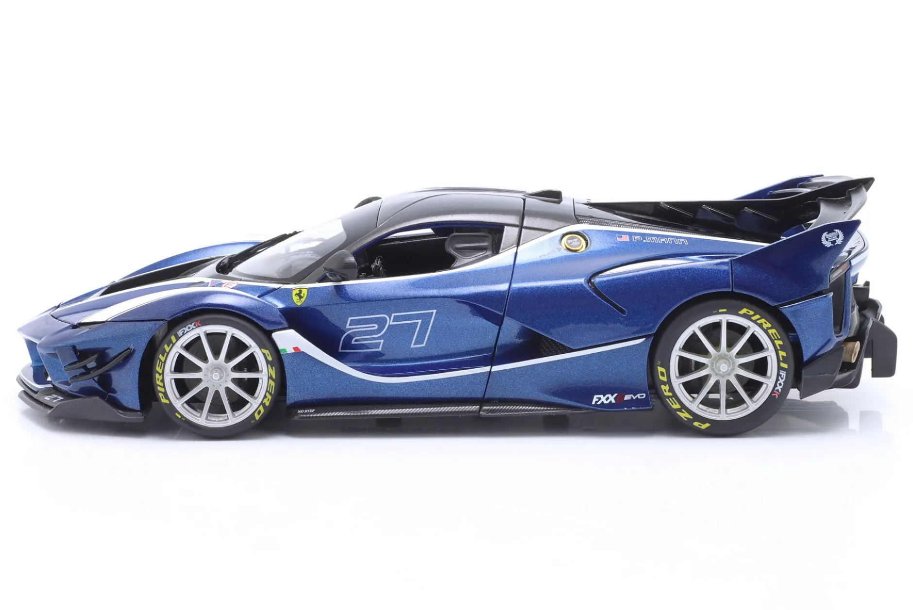 Ferrari FXX-K Evo 2017 Peter Mann #27 Tour de France blau 1:18 Bburago