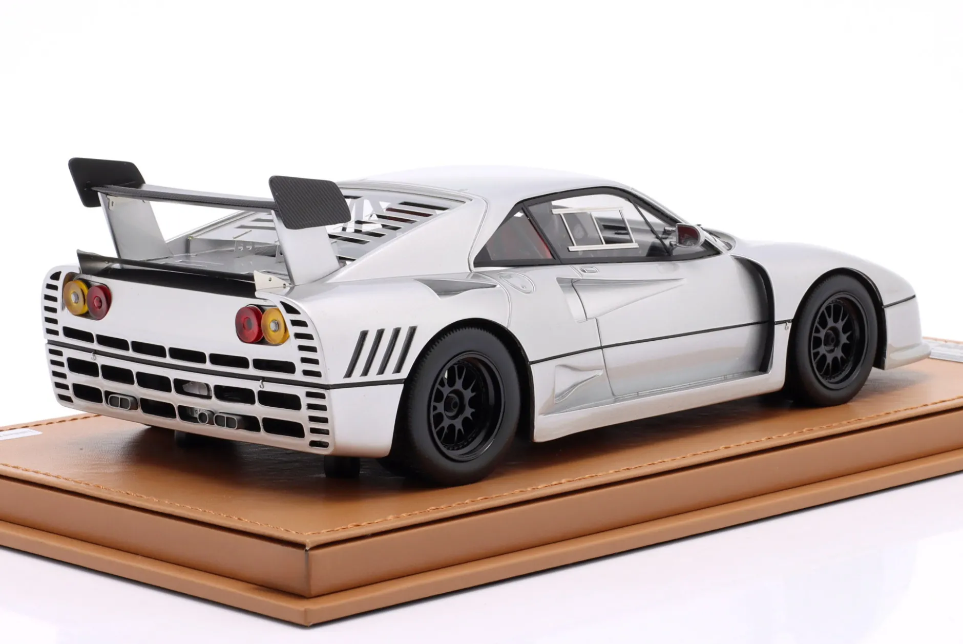 Ferrari 288 GTO Evoluzione 1985 Nürburgring silber / schwarze Felgen 1:18 Tecnomodel